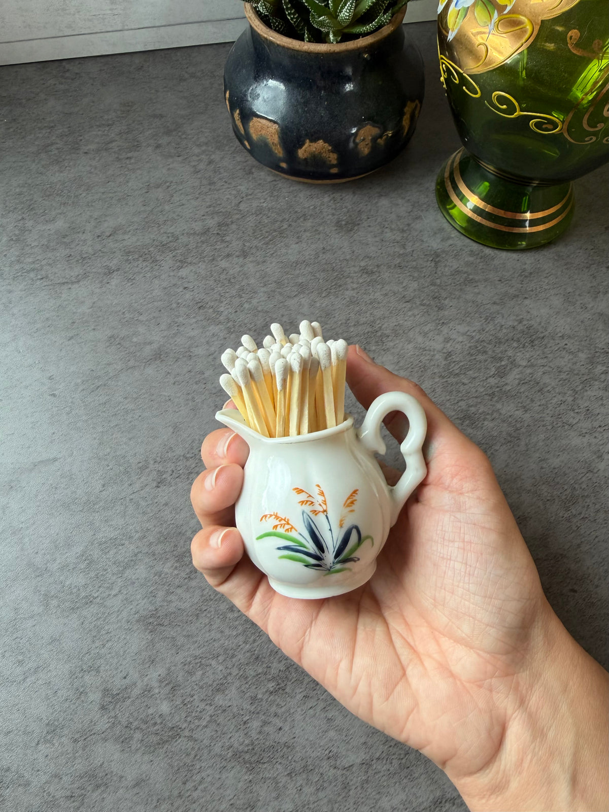Matches holder